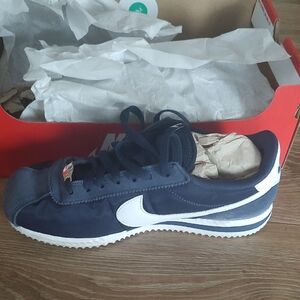 Nike Women's Dark Blue and White Sneakers